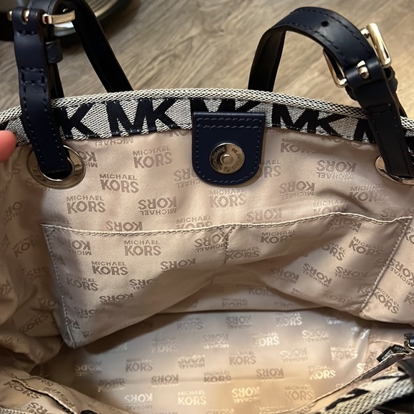 Michael Kors tote - Picture 4 of 7